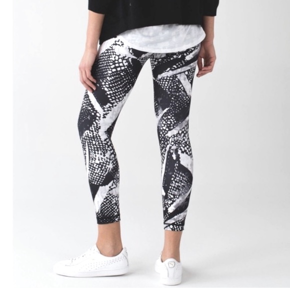 LULULEMON/High Times Static Mist White/Black Leggings/4 - Picture 3 of 12